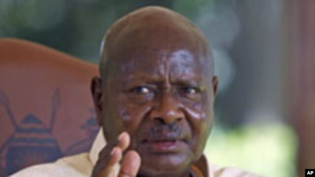 Rais Museveni akizungumza na waandishi.
