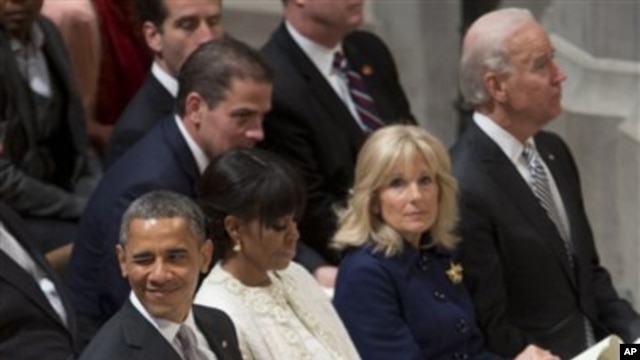 Predsednik Obama, prva dama Mišel Obama, potpredsednik Džo Bajden i njegova supruga Džil na predsedničkoj inauguralnoj molitvenoj službi u vašingtonskoj katedrali.