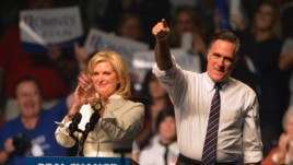 Mitt Romney (L) and his wife Ann Romney (R) at a rally in Manchester, New Hampshire, Nov. 5, 2012.