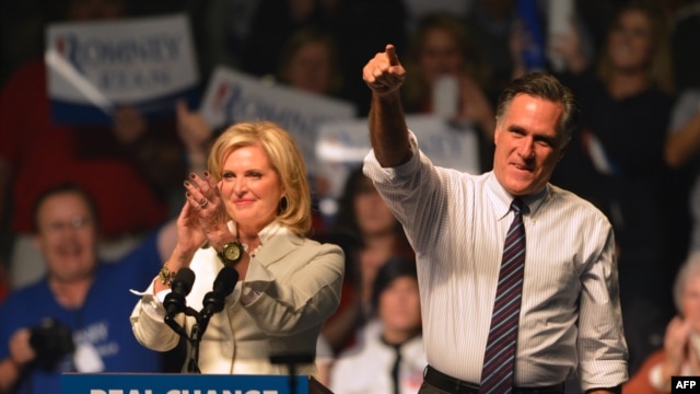 US Republican Presidential candidate Mitt Romney (L) and his wife Ann Romney (R) at a rally late November 5, 2012 at the Verizon Wireless Arena in Manchester, New Hampshire.