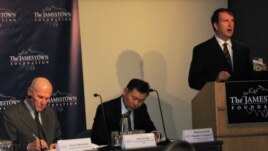 Глен Ховард выступает на конференции в Вашингтоне 