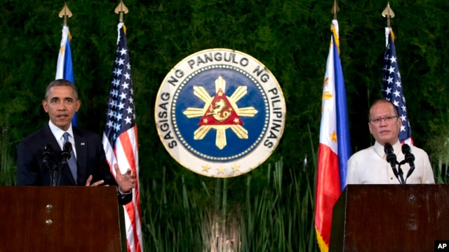 Tổng thống Mỹ Barack Obama và Tổng thống Philippines Benigno Aquino III trong cuộc họp báo chung tại Dinh Malacanang ở Manila, ngày 28/4/2014.