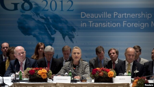 British Foreign Minister William Hague (L) and French Foreign Minister Laurent Fabius (R) listen as U.S. Secretary of State Hillary Clinton speaks during the G8 Deauville Partnership with Arab Countries in Transition meeting in New York, September 28, 201