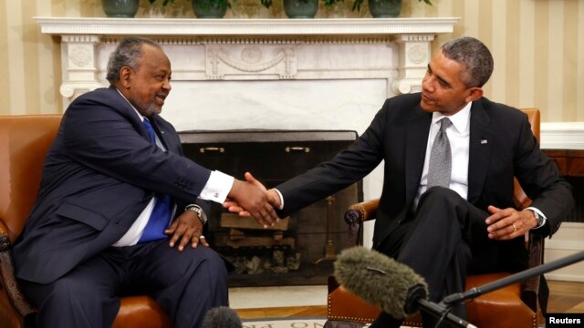 Tổng thống Hoa Kỳ Barack Obama (phải) hội đàm với Tổng thống Djibouti tại Tòa Bạch Ốc