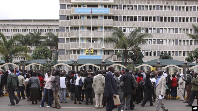 Kenyan teachers protest in front of prime minister's office in Nairobi. Kenya. (file photo)