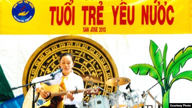 Ca sĩ teen Vivian Huỳnh trình diễn dòng nhạcTuổi Trẻ Yêu Nước