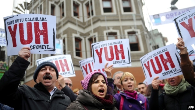 People hold placards reading "Shame to thieves with Boxes" during a demostration on Dec. 29, 2013, in Istanbul against corruption and the government.