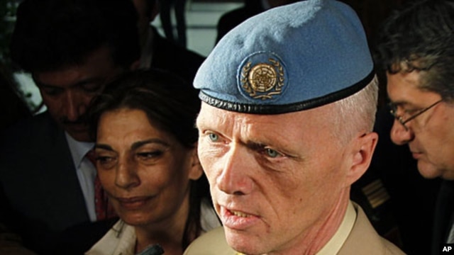 UN-appointed Norwegian Major General Robert Mood talks to the media after his arrival at Damascus airport, April 29, 2012.