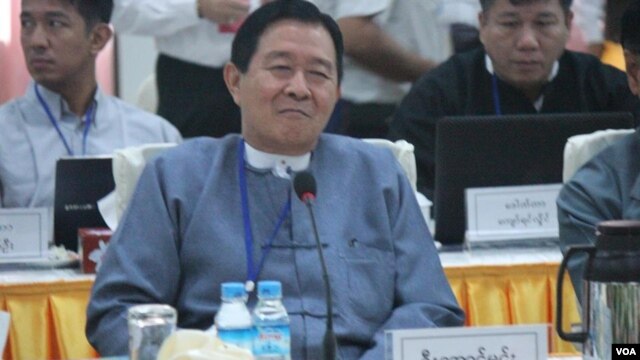၀န္ႀကီး ဦးေအာင္မင္း (ဓာတ္ပံု - 
ဗြီအိုေအ ျမန္မာပိုင္း)