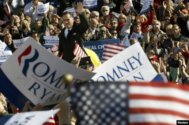 U.S. Republican presidential nominee and former Massachusetts Governor Mitt Romney attends a campaign rally in Lynchburg, Virginia, November 5, 2012.