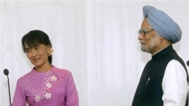 Thủ tướng Miến Điện Manmohan Singh gặp bà Aung San Suu Kyi tại Yangon, Miến Điện, ngày 29/5/2012.