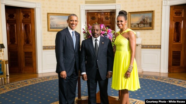 Rais Joseph Kabila akiwa na Rais Obama na mkewe Michelle, huko White House.