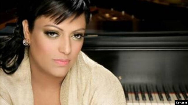 India se ha consolidado como una de las voces femeninas más influyentes de la salsa. [Foto: Uriel Santana, F&F Media]