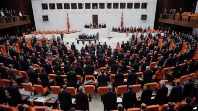Ratusan narapidana Kurdi diperkirakan akan dibebaskan setelah parlemen Turki meloloskan UU hukum pidana baru (foto: dok). 