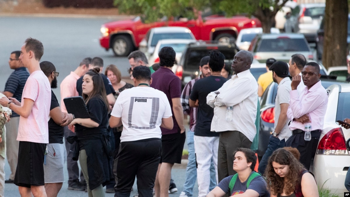 Tiroteo en campus de Carolina del Norte deja 2 muertos y 4 heridos