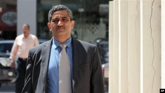 Mansour al-Jamri, former chief editor of the Bahraini opposition newspaper Al Wasat, arrives at the courthouse in Manama, Bahrain, (File)