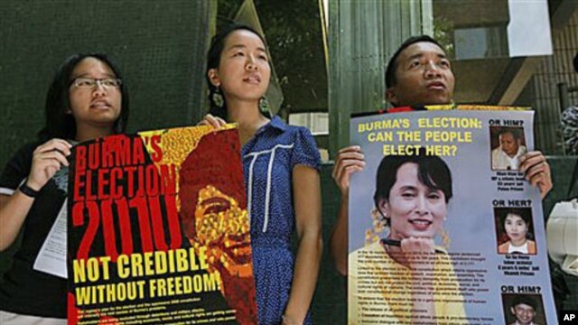 Members of the Hong Kong Coalition for a Free Burma hold posters of Burma's detained opposition leader, Aung San Suu Kyi, during a demonstration in commemoration of the third anniversary of the Saffron Revolution, in Hong Kong, 27 Sep 2010