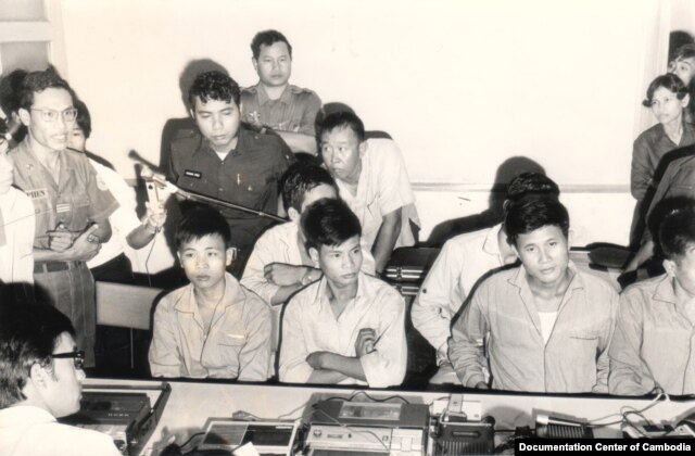 Khmer Republican’s press: Captured of Viet Cong troops, 1973. (Source: Documentation Center of Cambodia Archive)