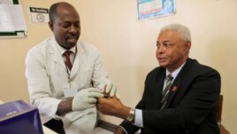 United States Ambassador to Zimbabwe, Charles A. Ray, right, takes an HIV test in Harare, December 1, 2010.
