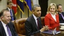 Predsednik Barak Obama sa guvernerima više saveznih država u Beloj kući