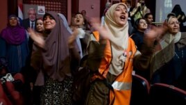 Women clap and chant as presidential hopeful Abdel Moneim Aboul Fotouh enters the conference hall in Cairo, May 15, 2012 (Yuli Weeks/VOA).