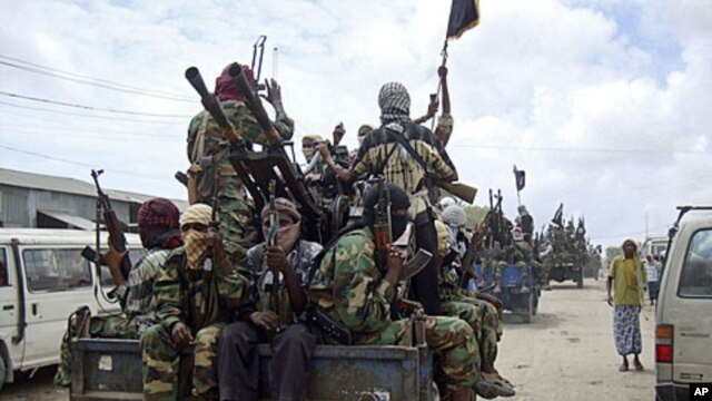 Al-Shabab fighters conduct military exercises in northern Mogadishu, Somalia, October 21, 2010.