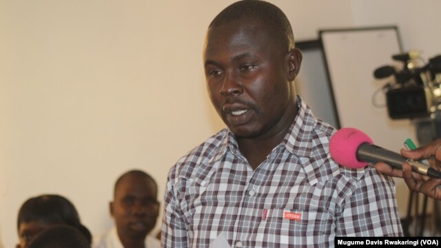 Bazia Justin, speaking at a recent forum aimed at boosting the involvement of South Sudanese youth in building the nation's agriculture sector. (VOA/Mugume Davis Rwakaringi)