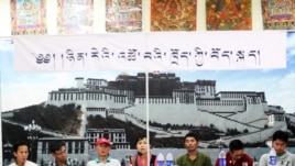 Tibetan panel speakers discuss Tibetan language