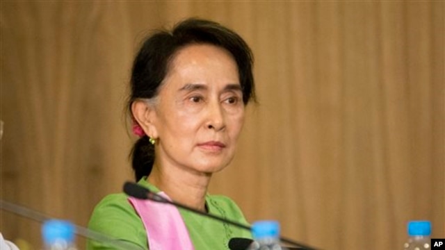 Một số người đã lên tiếng chỉ trích lãnh tụ đối lập Aung San Suu Kyi về việc không thúc đẩy cho tinh thần làm việc có trách nhiệm