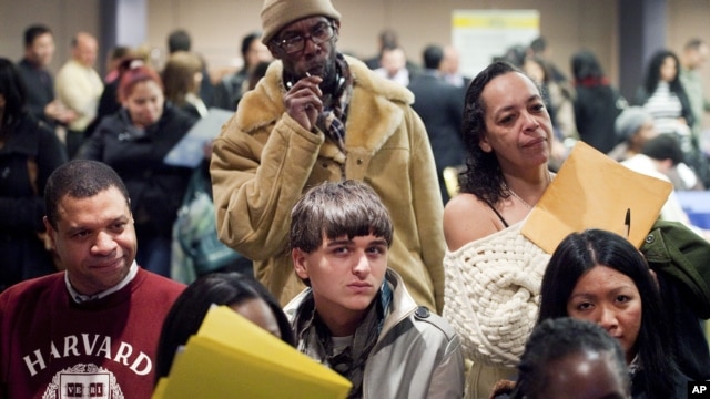 La cifra de estadounidenses que pidió por primera vez el subsidio de desempleo subió en la última semana.