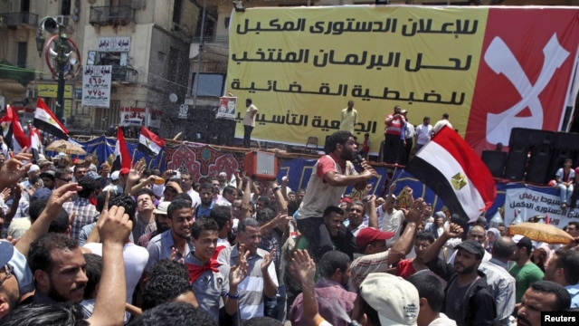 Masu kishin Islama ke gangamin goyon bayan Shugaba Muhammad Morsi a Masar