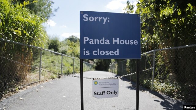 La "casa" del panda de una semana de nacido que murió en el zoológico de Washington permanece aislada y cerrada.
