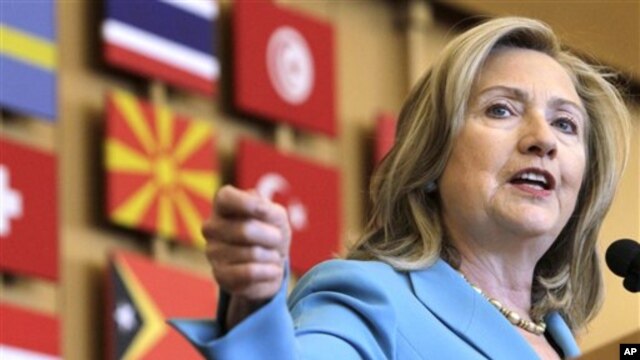 Secretary of State Hillary Rodham Clinton gives a speech on food security and nutrition at the UN Food and Agriculture Organization in Rome, May 6, 2011.