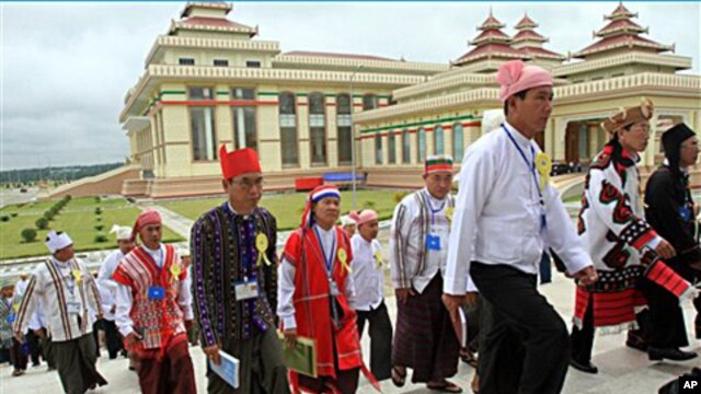 လႊတ္ေတာ္အစည္းအေ၀း တက္ေရာက္လာသည့္ ကိုယ္စားလွယ္ေတာ္မ်ား (စက္တင္ဘာ ၁၅၊ ၂၀၁၁)
