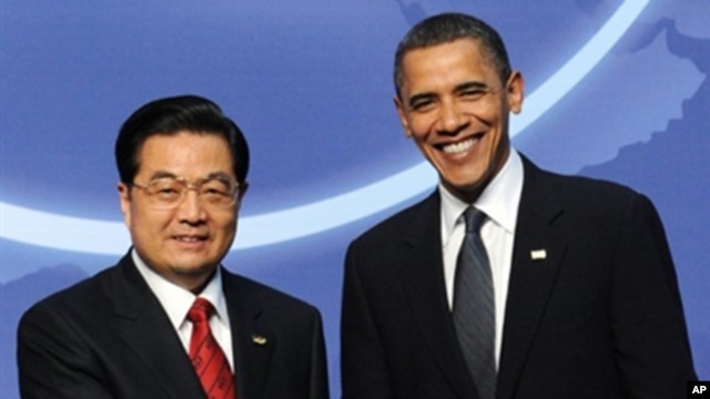 US President Barack Obama greets his Chinese counterpart Hu Jintao before a dinner at the Washington Convention Center during  the Nuclear Security Summit in Washington, DC,  April 12, 2010