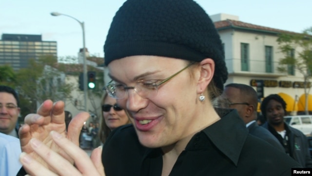 Tras cambiar de sexo, director de cine, Larry Wachowski, afirmó que le gusta vivir en el anonimato como Lana, su nueva personalidad.