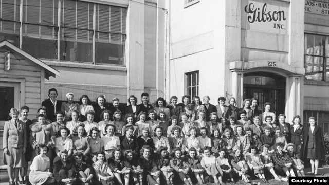 This 1944 wartime staff portrait, taken at the Gibson guitar factory in Michigan, piqued author John Thomas' curiosity about the women's role in making the iconic instruments. (Courtesy of John Thomas)