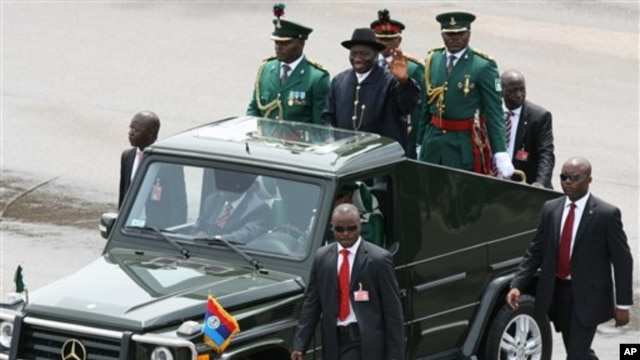 Nigerian President Goodluck Jonathan waves to the crowd during the 50th anniversary celebrations of Nigerian independence, in Abuja, Nigeria, 1 Oct 2010