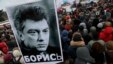 Người dân tập hợp ở St. Petersburg, Nga, để kỷ niệm vụ sát hại lãnh tụ đối lập Boris Nemtsov, hôm 27/2.