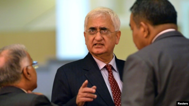 Ngoại trưởng Ấn Độ Salman Khurshid cho báo chí ở Brunei biết rằng New Delhi quyết tâm tăng cường mối quan hệ với Pakistan.