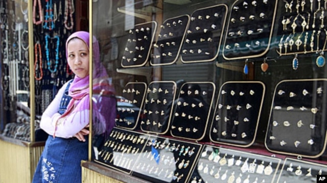 A jewelry vendor outside a store in the Khan al-Khalili area of Cairo (file photo)