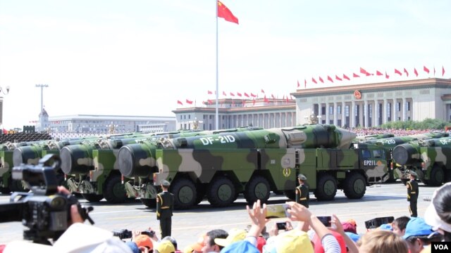 被称为“航母杀手”的东风-21D在9.3大阅兵上首次亮相。（美国之音东方拍摄）