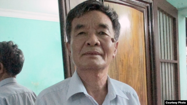 Nhà văn Nguyễn Xuân Nghĩa, một cựu tù nhân lương tâm đã bị giam cầm 6 năm và hiện vẫn trong tình trạng bị quản chế.