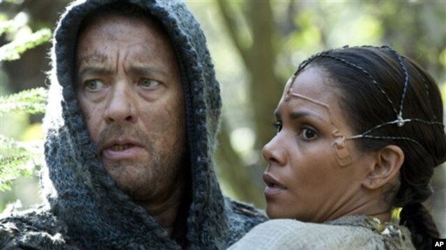 Tom Hanks sebagai Zachry dan Halle Berry sebagai Meronym dalam film Cloud Atlas. (Foto: AP/Warner Bros. Pictures)