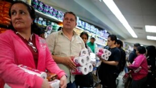 Cincuenta millones de rollos de papel higiénico fueron importados en la úlitma semana a Venezuela debido a una drástica escasez. 