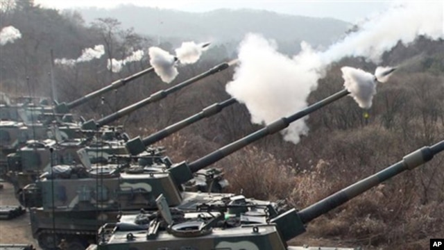 South Korean Army's K-9 self-propelled gun fire live rounds during the largest joint air and ground military exercises 20 miles from the Koreas' heavily fortified border, South Korea, Dec. 23, 2010.