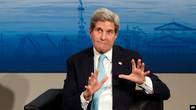 Ngoại trưởng John Kerry nói Hoa Kỳ “sẽ phán xét về cam kết của Nga và của những phần tử đòi ly khai bằng những hành động của họ, không phải bằng lời nói”.