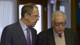 Sergey Lavrov û Lexder Brahîmî li Moskow, roja Şembî, 29'ê Meha 12, 2012. 