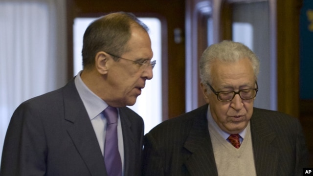 Sergey Lavrov û Lexder Brahîmî li Moskow, roja Şembî, 29'ê Meha 12, 2012. 