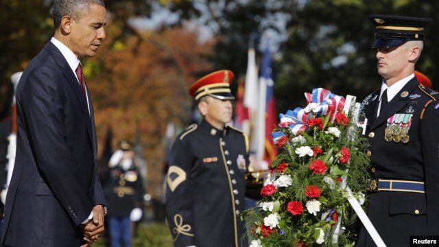 Predsednik Barak Obama nakon polaganja venca na grob Neznanog junaka na groblju u Arlingtonu
